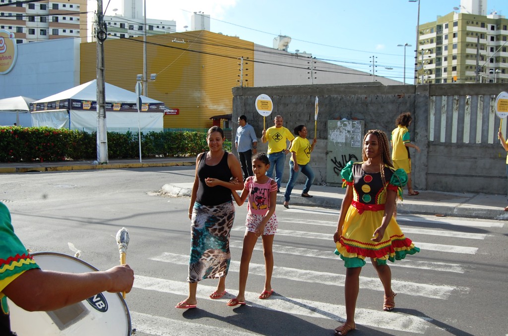 Comunidade pede e SMTT realiza ação educativa no bairro Farolândia - SMTT Aracaju